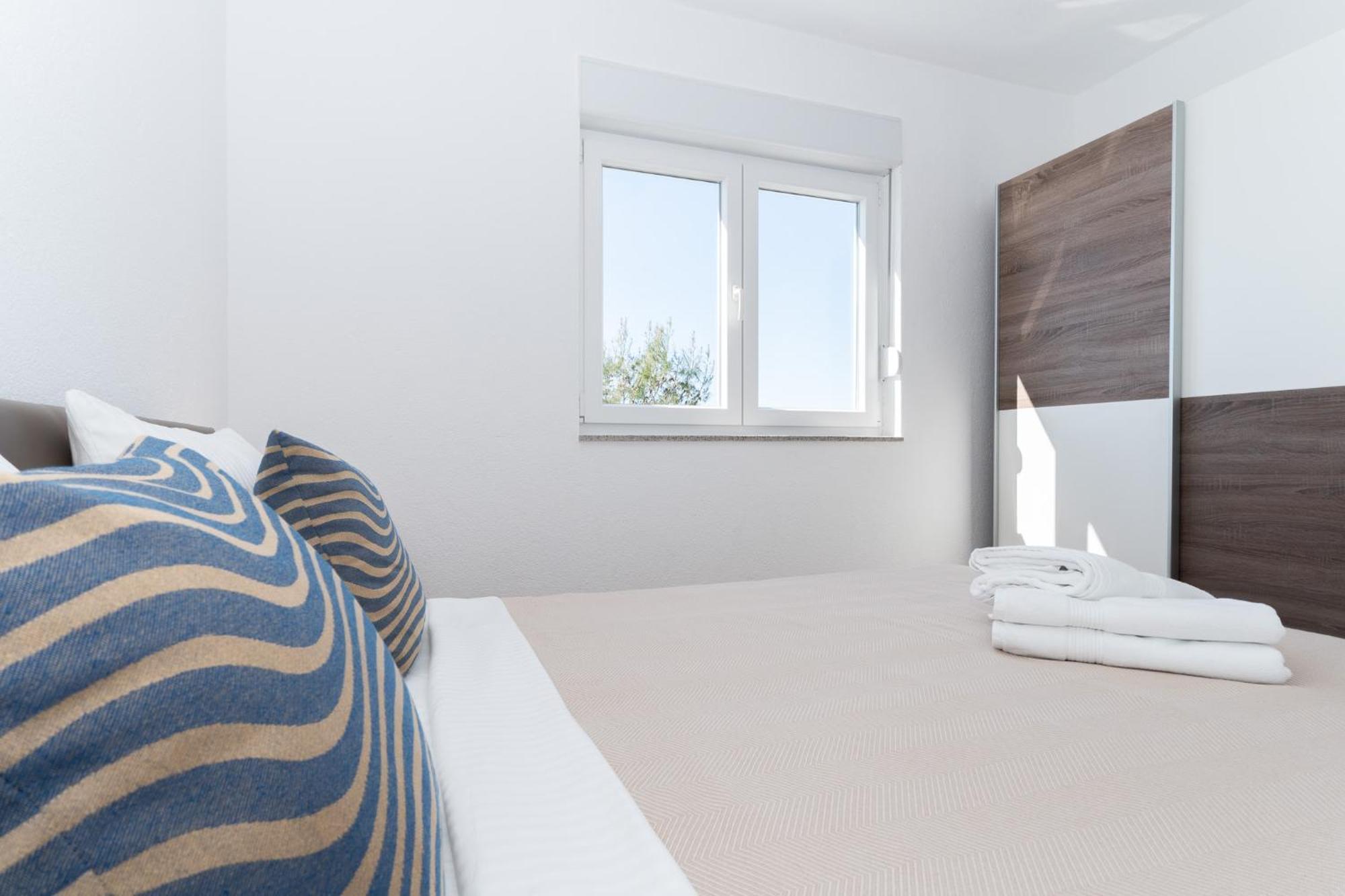 Sunny Hill Apartments With Rooftop Pool Čelina Kültér fotó
